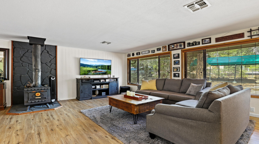 Living Room (2)