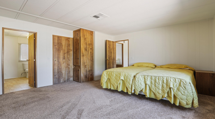 Master Bedroom (1)