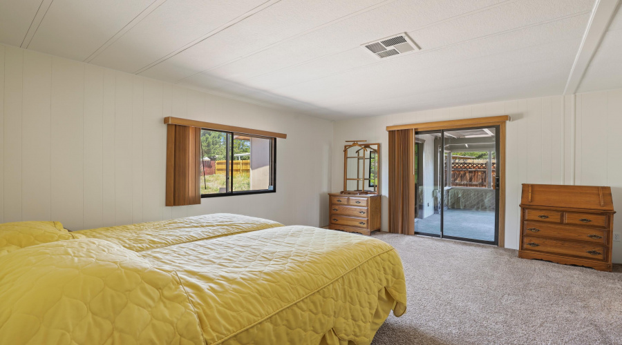 Master Bedroom (2)