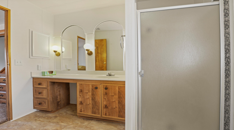 Master Bathroom (2)