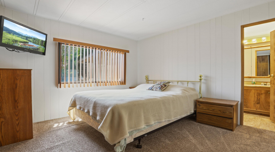 Guest Bedroom (1)