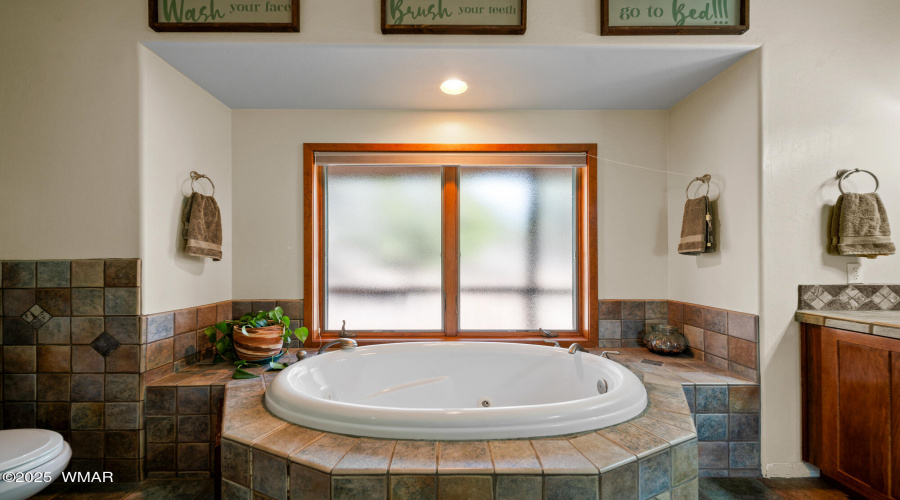 Jetted Deep Soak Tub