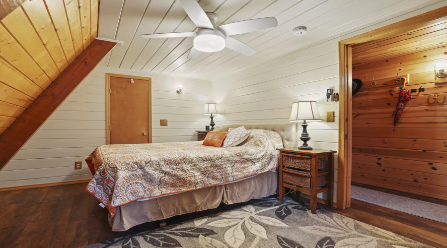 Roomy Main Bdrm w/ Mini-Split