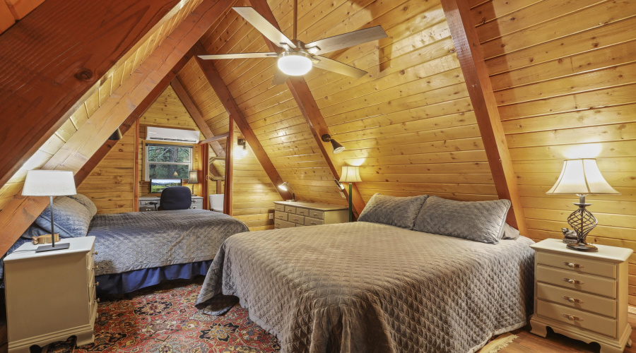 2nd Bed w/ 2 Queen Beds