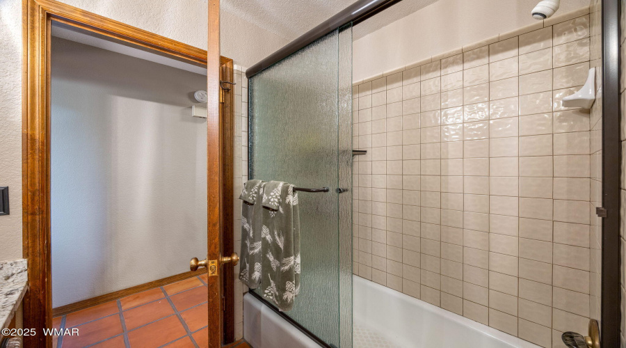 Guest Tub-Shower