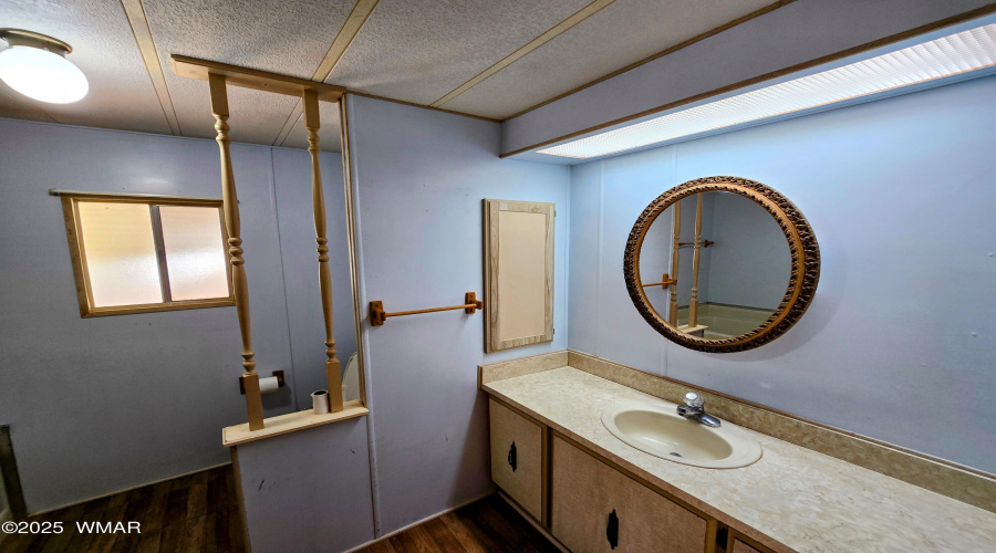 Main bathroom 2