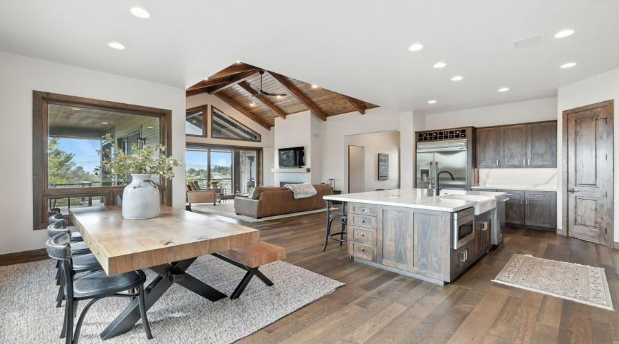 Eat in kitchen/great room