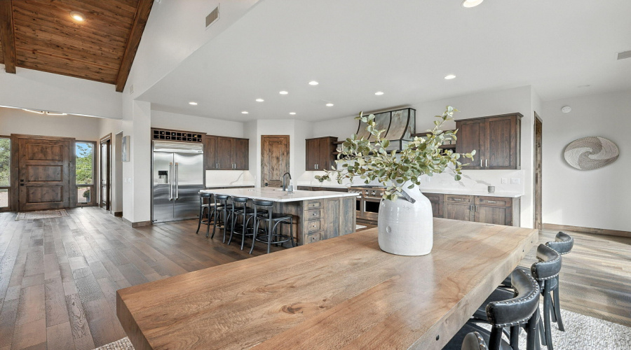 Eat in kitchen