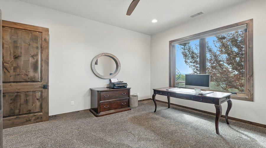 3rd bedroom with Murphy bed