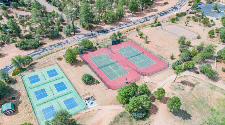 Tennis/Pickleball Courts