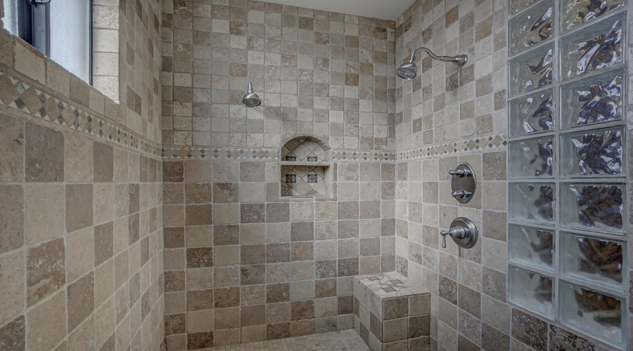 Master Bathroom (3)
