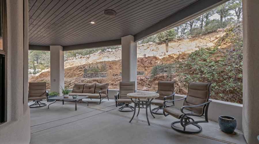 Covered Patio (1)