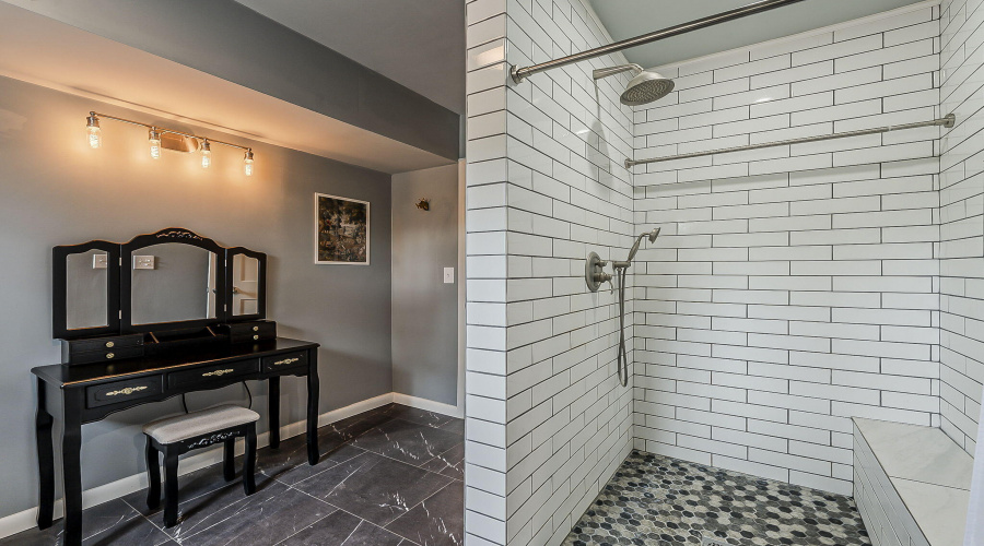 Walk in Primary Shower