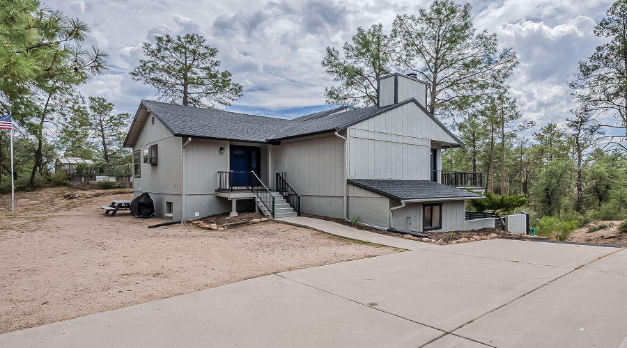 1.35 Acre Property with Horse Rights