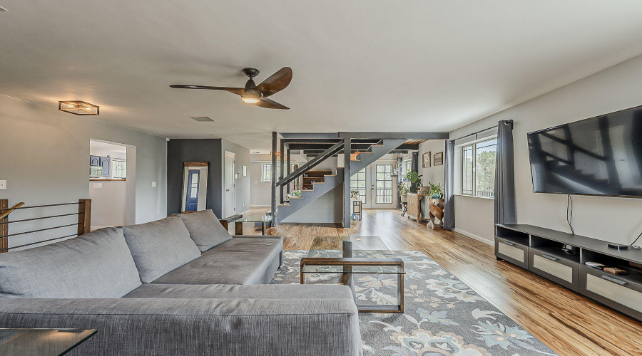 Large main floor living/family room