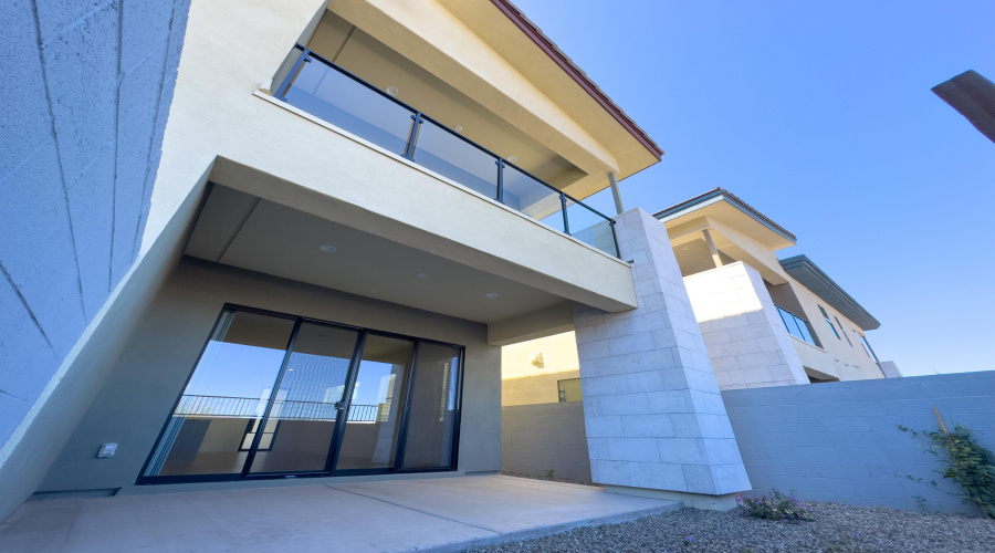 Back_Exterior