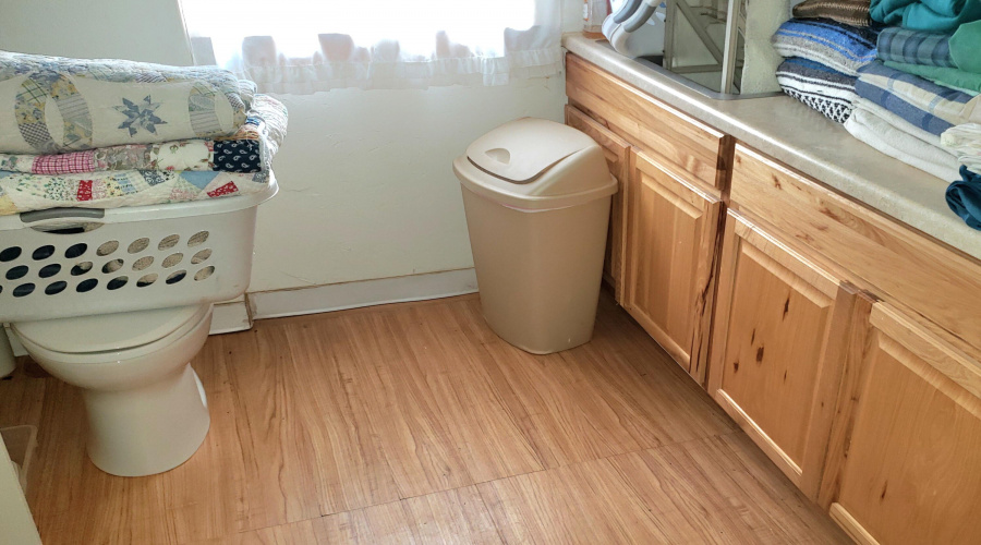 Bath Half w Laundry Rm