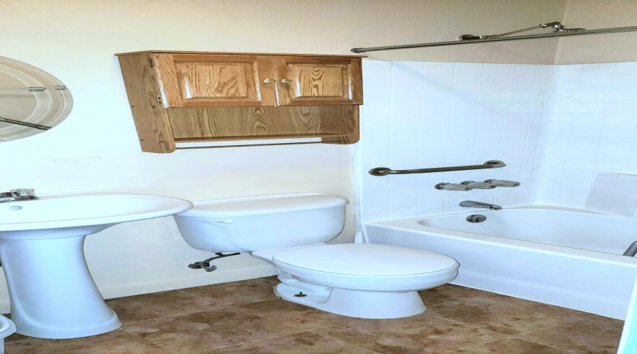 Bath Full Upstairs V
