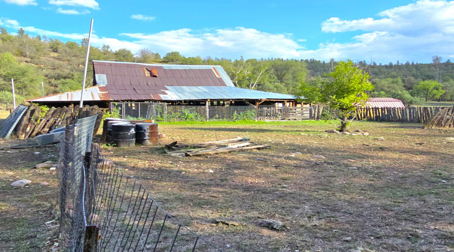 Barn Corral & Solar Power Shed