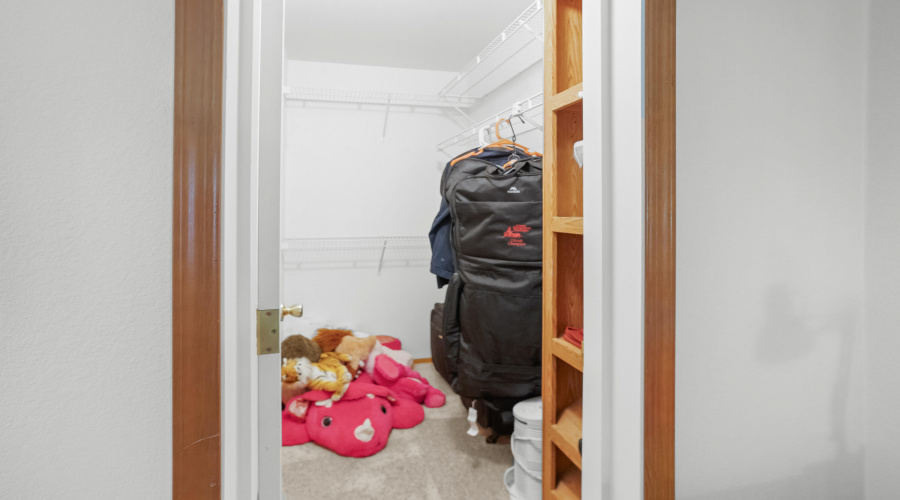 Walk-In closet Bedroom three