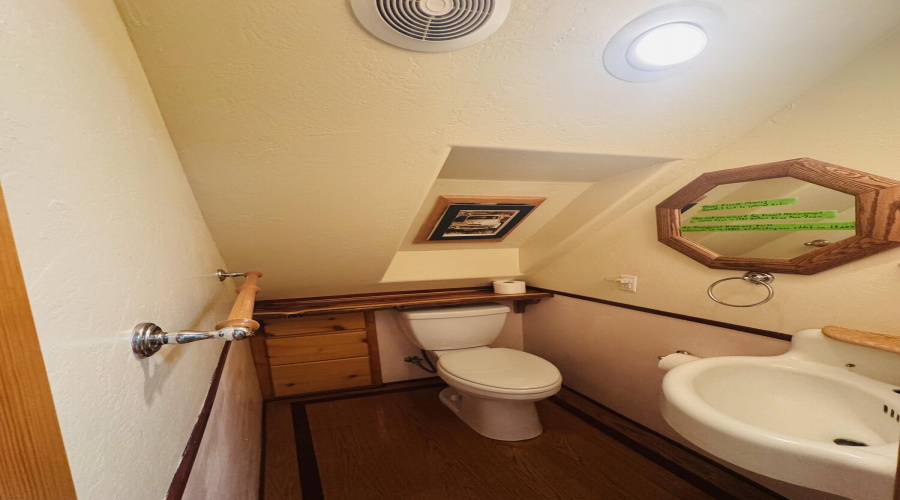 Upstairs 1/2 bath