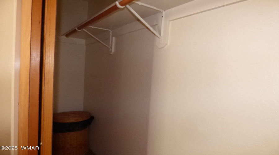 Guest Bedroom 1 (4)