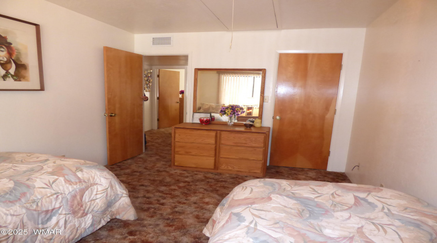 Guest Bedroom 2 (2)