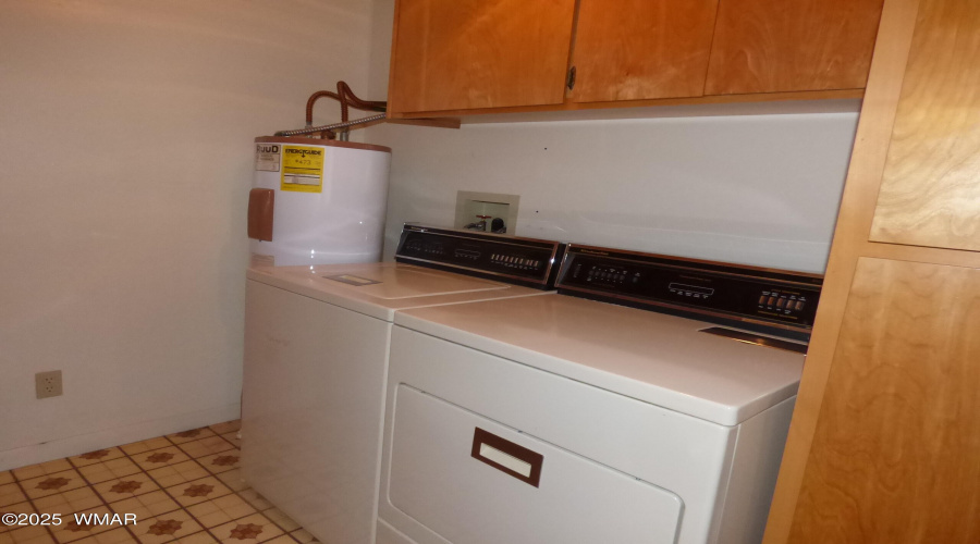 Laundry Room (2)