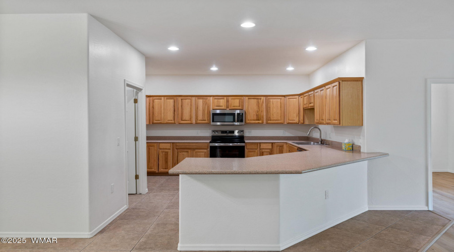 Breakfast Bar/Kitchen