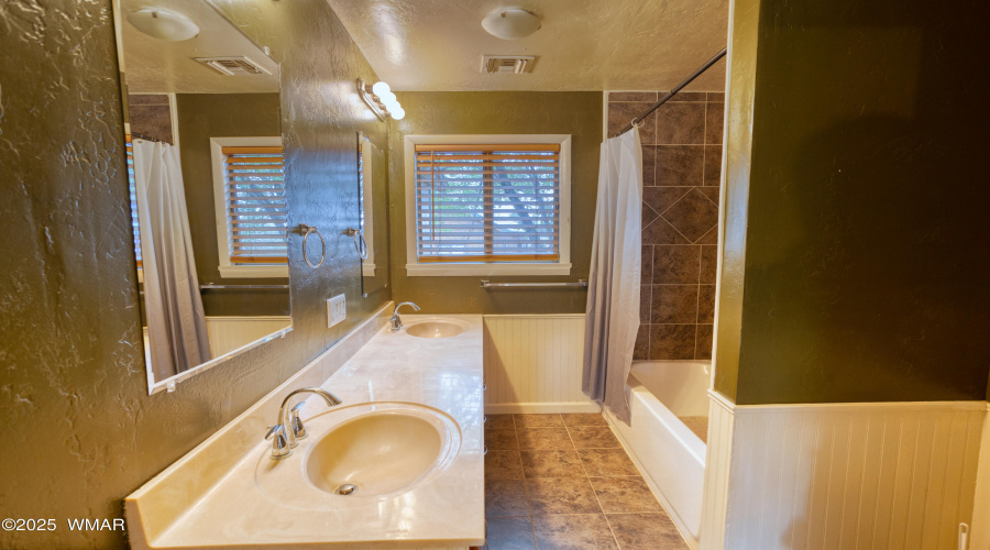 Guest Bathroom - Main House