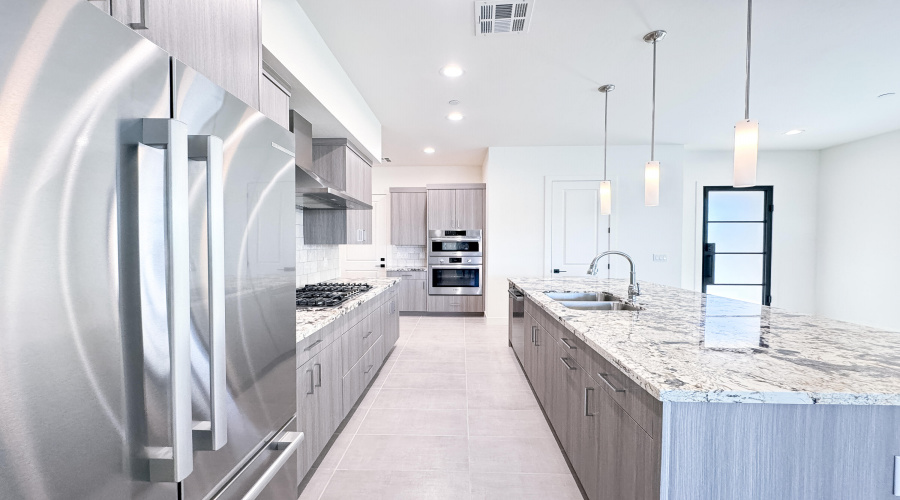 Kitchen & Entry