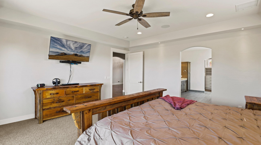 Master Bedroom (2)