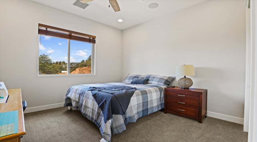 Guest Bedroom 1 (1)