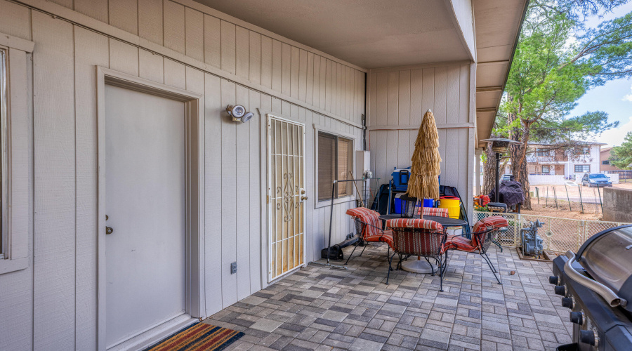 026_exterior14_208_e_zurich_payson_85541