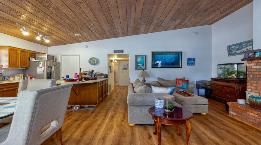 032_interior_a_24_208_e_zurich_payson_85