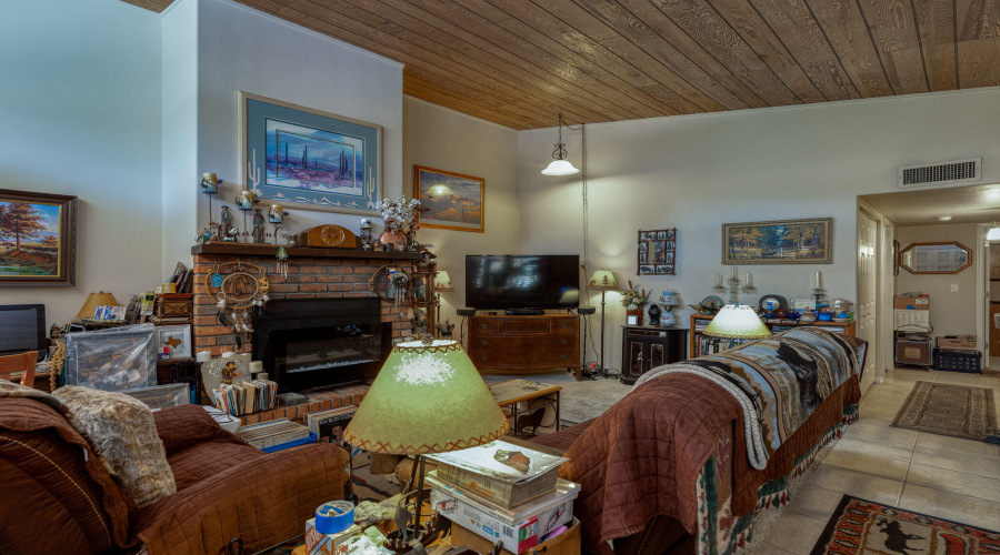 043_interior_b22_208_e_zurich_payson_855
