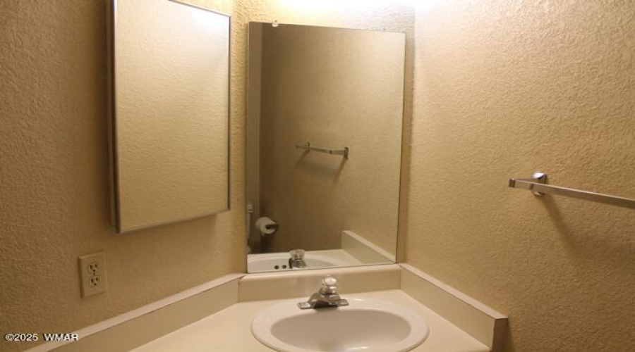 bathroom 2 vanity