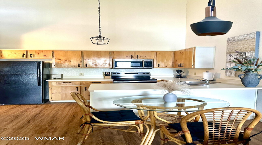 Kitchen & Dining Area