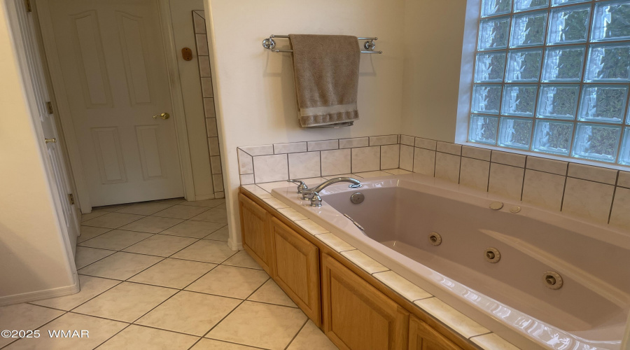 Jetted Tub & Shower