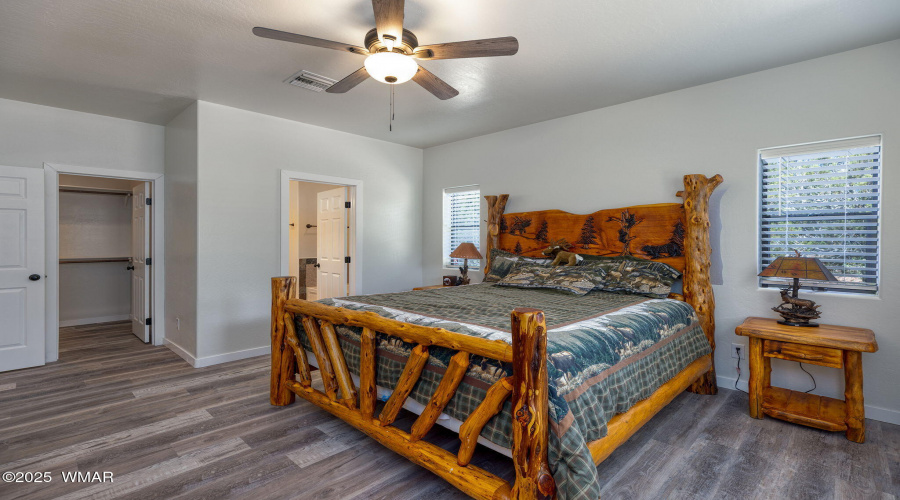 LARGE BEDROOM