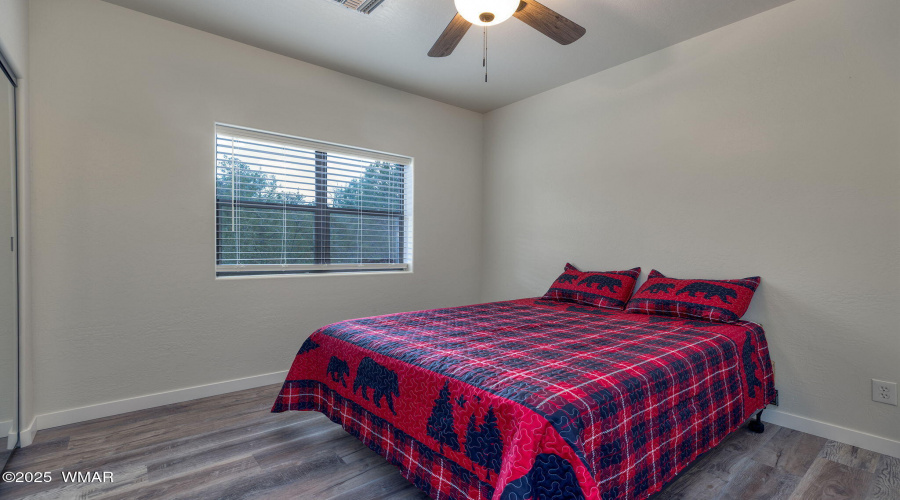 LARGE BEDROOM 2