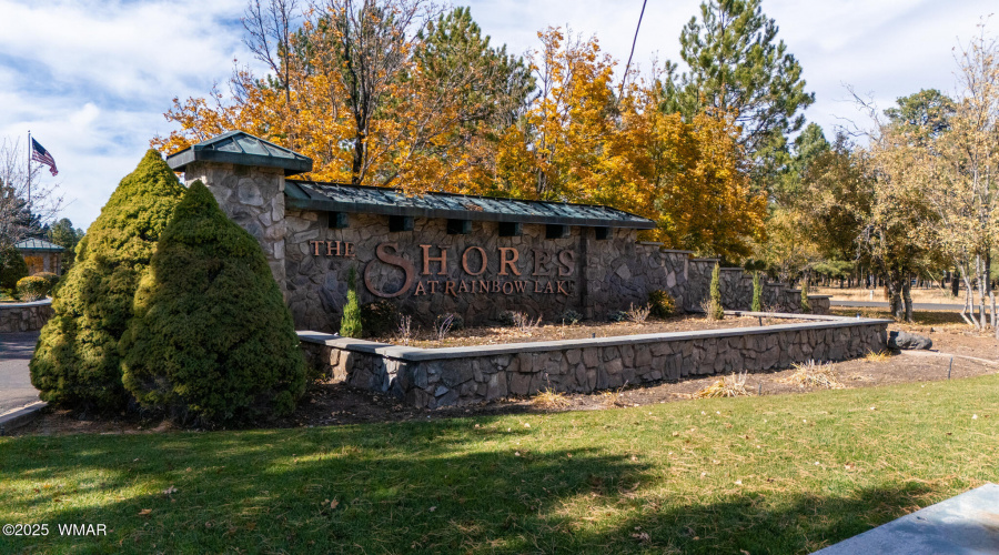 The Shores Entrance