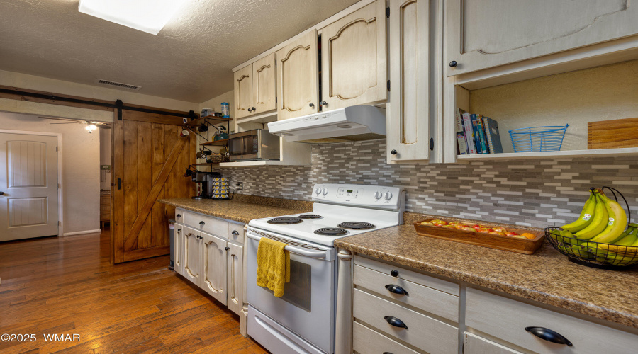 017_photo17_4966_sherwood_dr_ls_85929_je