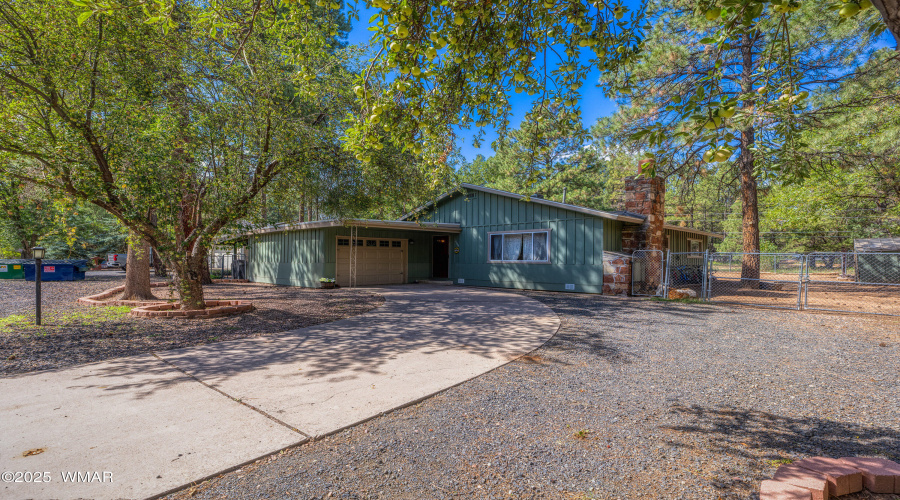 001_photo1_4966_sherwood_dr_ls_85929_jen