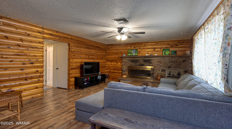 009_photo9_4966_sherwood_dr_ls_85929_jen