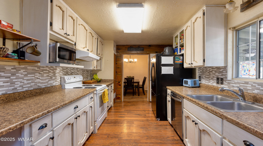 015_photo15_4966_sherwood_dr_ls_85929_je
