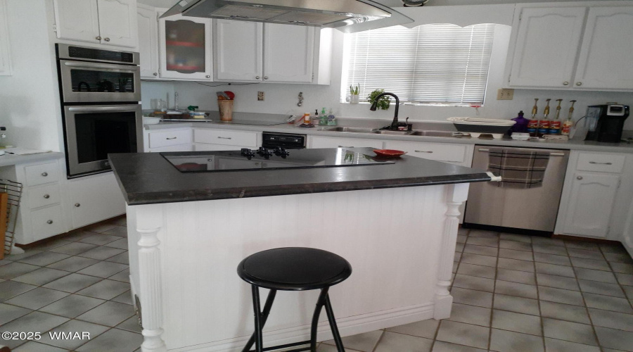 Kitchen Oven - Dishwasher