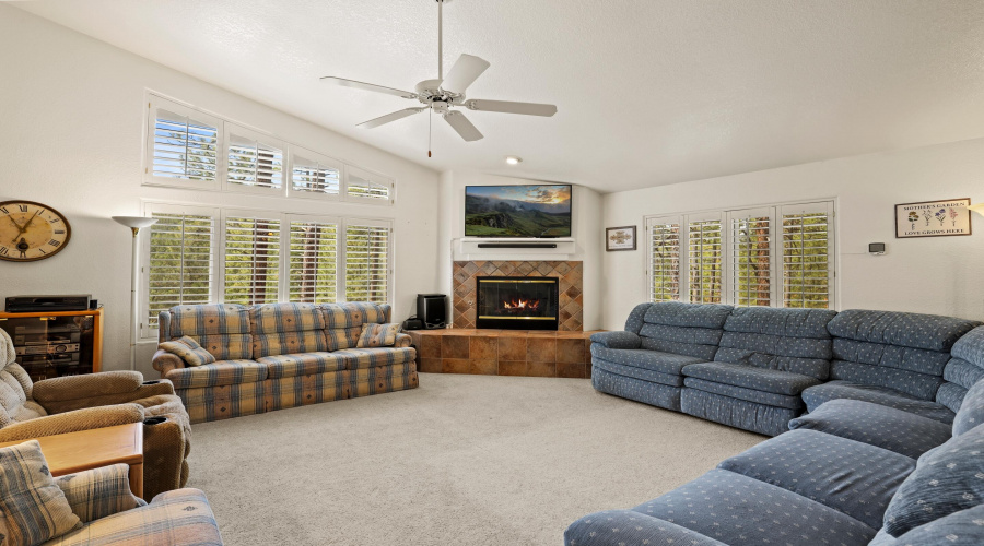 Great Room w/ Fire Place