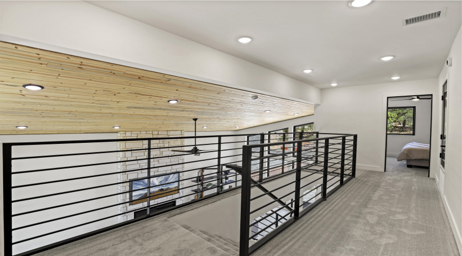 balcony to upstairs bedrooms