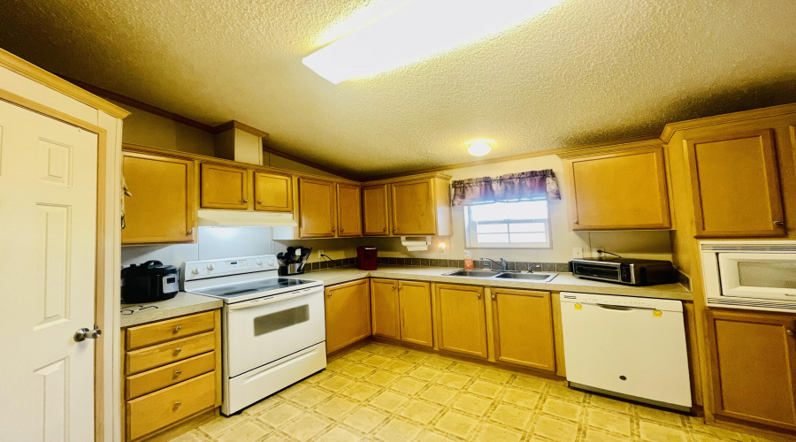 Spacious kitchen